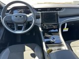 New 2025 Jeep Grand Cherokee Altitude image 4