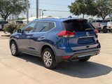 Used 2017 Nissan Rogue SV image 2