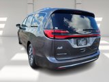 Used 2021 Chrysler Pacifica Touring-L image 5