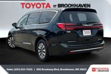 Used 2023 Chrysler Pacifica Touring-L image 2