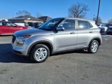 Used 2024 Hyundai Venue SE image 2