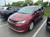 Used 2017 Chrysler Pacifica Touring image 3