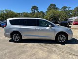 Used 2022 Chrysler Pacifica Touring-L image 2