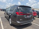 Used 2022 Chrysler Pacifica Touring-L image 2