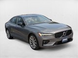 Used 2021 Volvo S60 T5 Momentum image 3