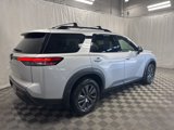 Used 2022 Nissan Pathfinder SV image 3