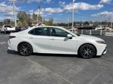 Used 2022 Toyota Camry SE image 2