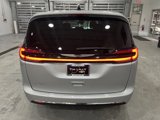 Used 2023 Chrysler Pacifica Touring-L image 6