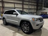 Used 2018 Jeep Grand Cherokee Laredo image 2