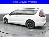 New 2025 Chrysler Pacifica Limited image 3