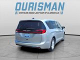 Used 2023 Chrysler Pacifica Touring-L image 3