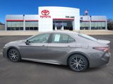 Used 2023 Toyota Camry SE image 3