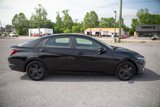 Used 2022 Hyundai Elantra SEL w/ Convenience Package image 2
