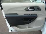 Certified 2022 Chrysler Pacifica Touring-L w/ Uconnect Theater Family Group image 6