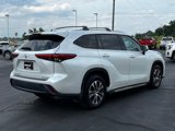 Used 2022 Toyota Highlander XLE image 4