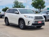 Used 2017 Toyota Highlander XLE image 2
