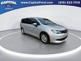 Used 2023 Chrysler Voyager LX image 2