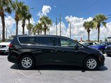 Used 2023 Chrysler Pacifica Touring-L image 4