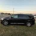 Used 2017 Chrysler Pacifica Touring-L Plus w/ Advanced Safetytec Group image 4