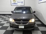 Used 2017 Dodge Grand Caravan SE image 3