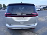 Used 2023 Chrysler Pacifica Touring-L image 6
