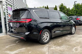 Used 2023 Chrysler Pacifica Touring-L image 3