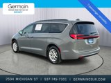 Used 2022 Chrysler Pacifica Touring-L image 3