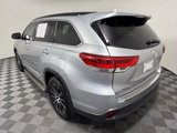 Used 2018 Toyota Highlander SE image 4