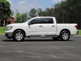 Used 2019 Nissan Titan SV image 3