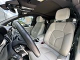 Certified 2022 Porsche Macan image 5