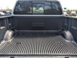 Used 2018 Nissan Titan SV image 5