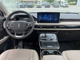 Used 2022 Lincoln Nautilus Reserve w/ Luxury Package image 5