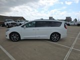Used 2017 Chrysler Pacifica Limited image 2