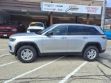 Used 2024 Jeep Grand Cherokee Laredo image 2