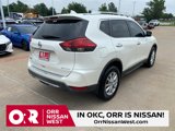 Used 2017 Nissan Rogue SV image 5