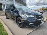 Used 2023 Chrysler Pacifica Touring-L image 3