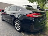 Used 2017 Ford Fusion SE w/ Fusion SE Technology Package image 4