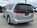 Used 2023 Chrysler Pacifica Touring-L image 5