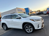 Used 2017 Toyota Highlander Limited image 3