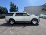 Used 2020 Cadillac Escalade ESV Luxury image 3