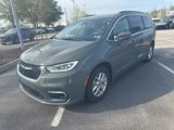 Certified 2022 Chrysler Pacifica Touring-L image 5