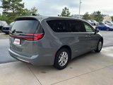 Used 2023 Chrysler Pacifica Touring-L image 5
