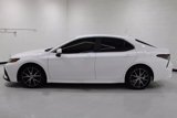 Used 2021 Toyota Camry SE w/ Carpet Mat Package (TMS) image 2