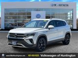 Certified 2022 Volkswagen Taos SE w/ Panoramic Sunroof Package image 2
