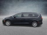 Used 2022 Chrysler Pacifica Touring-L image 4