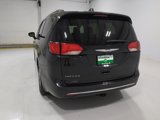 Used 2018 Chrysler Pacifica Touring-L image 6