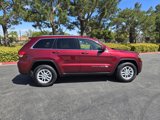 Used 2019 Jeep Grand Cherokee Laredo image 2