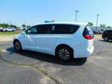 Certified 2022 Chrysler Pacifica Touring-L w/ Uconnect Theater Family Group image 5