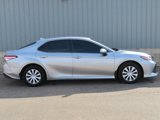 Used 2019 Toyota Camry LE image 2