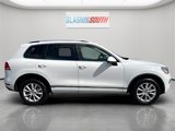 Used 2014 Volkswagen Touareg Sport image 2